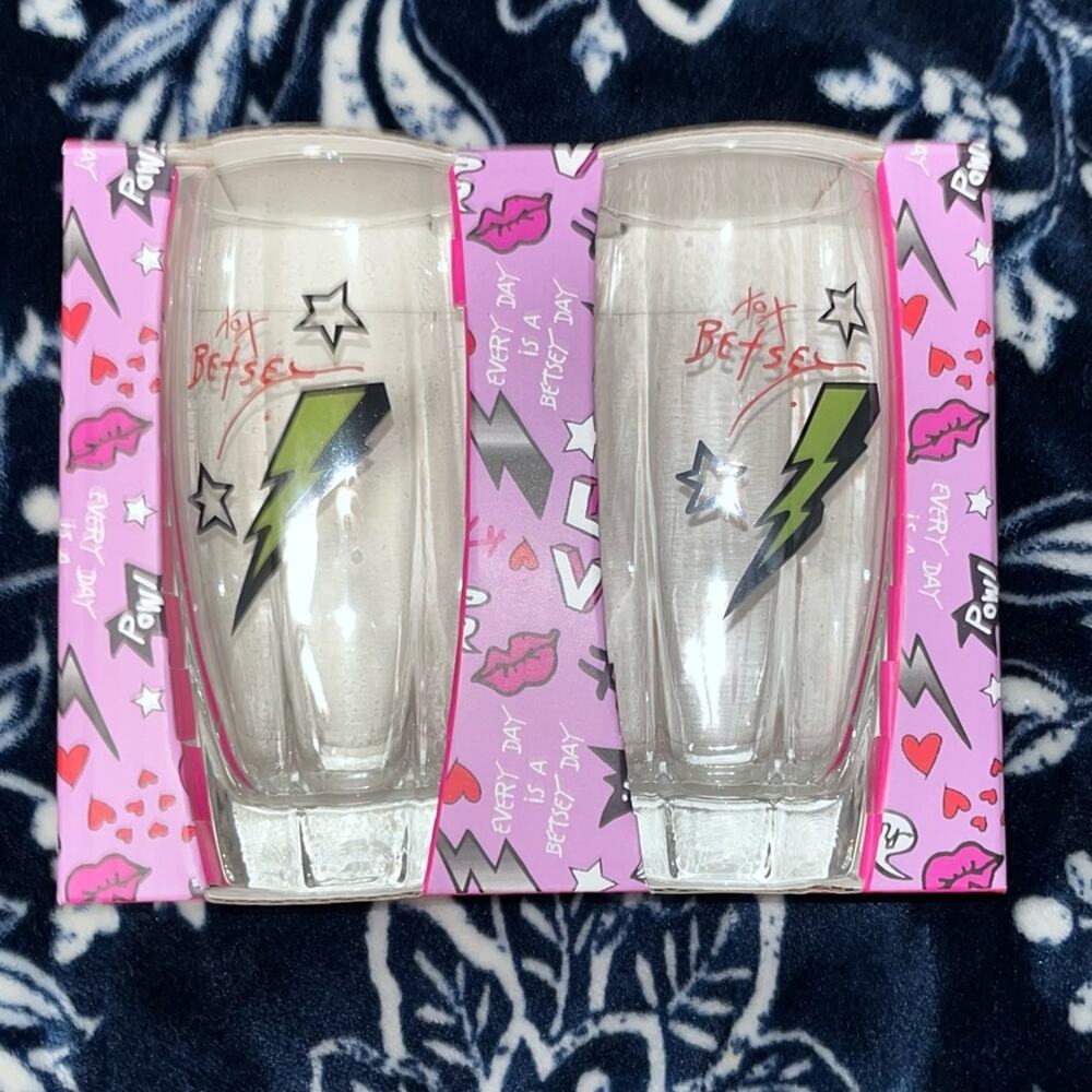 NIB! 2pc Betsey Johnson Highball Glass Set lightning bolt and lips design
